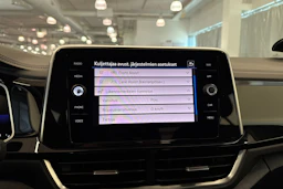 Valkoinen Volkswagen T-Roc 2023 kuva 32.