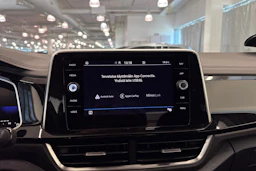 Valkoinen Volkswagen T-Roc 2023 kuva 34.