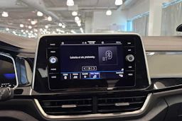 Valkoinen Volkswagen T-Roc 2023 kuva 35.