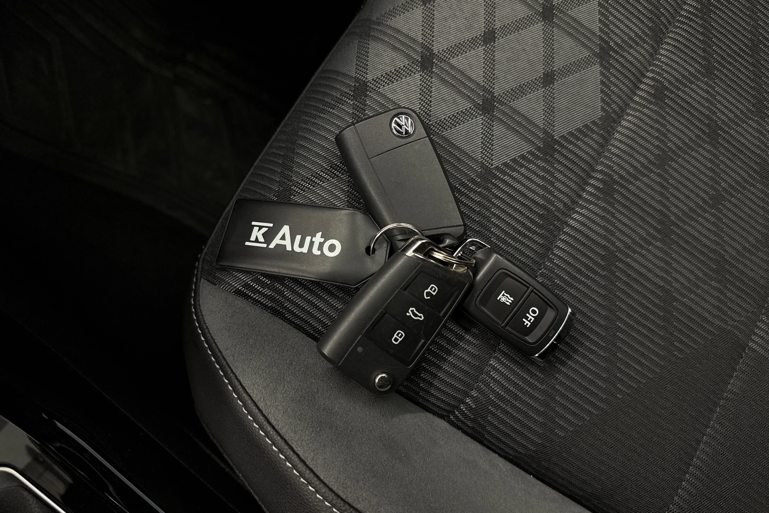 Valkoinen Volkswagen T-Roc 2023 kuva 38.