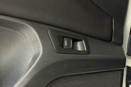 Valkoinen Volkswagen T-Roc 2023 kuva 39.