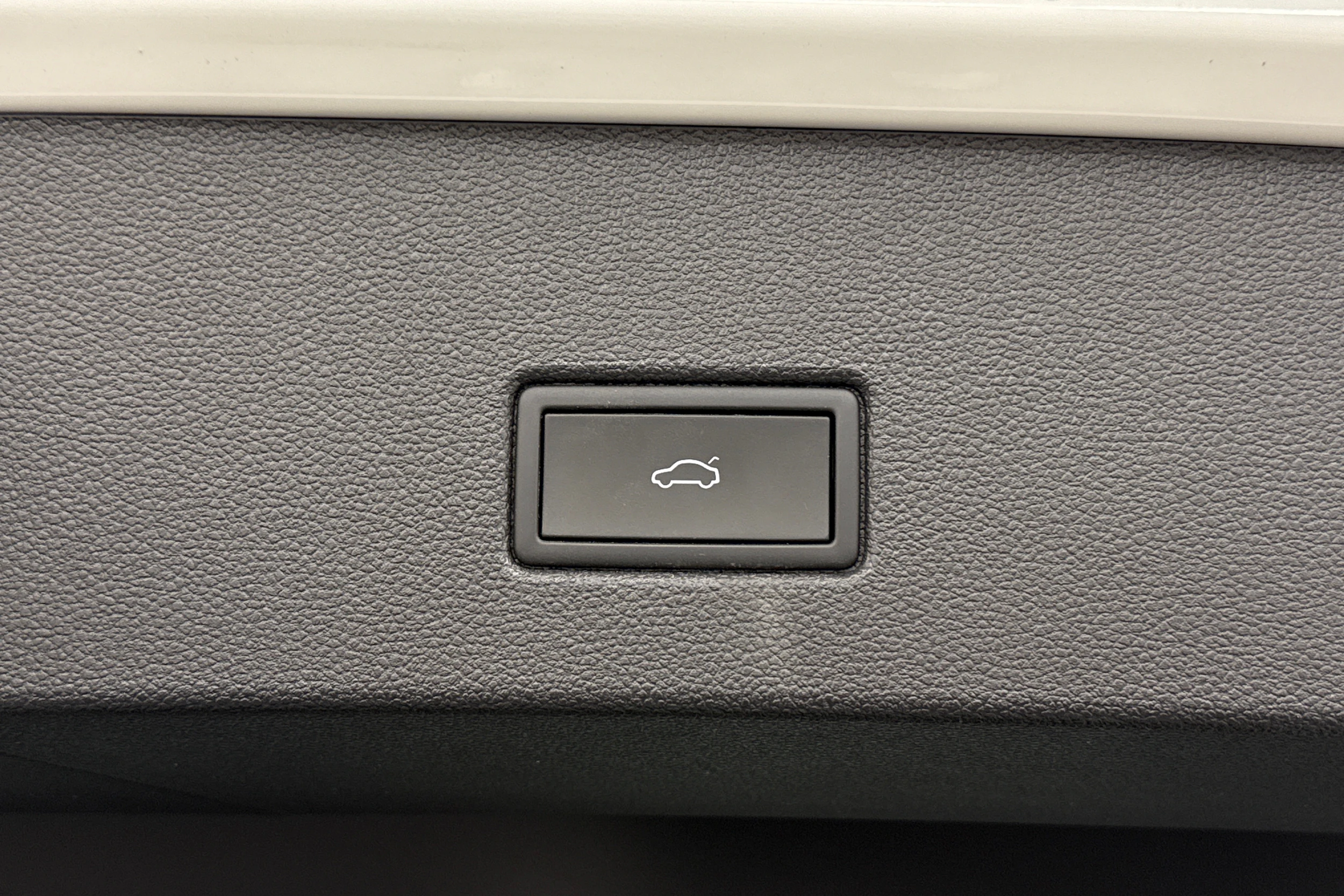 Valkoinen Volkswagen T-Roc 2023 kuva 41.