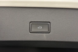 Valkoinen Volkswagen T-Roc 2023 kuva 41.