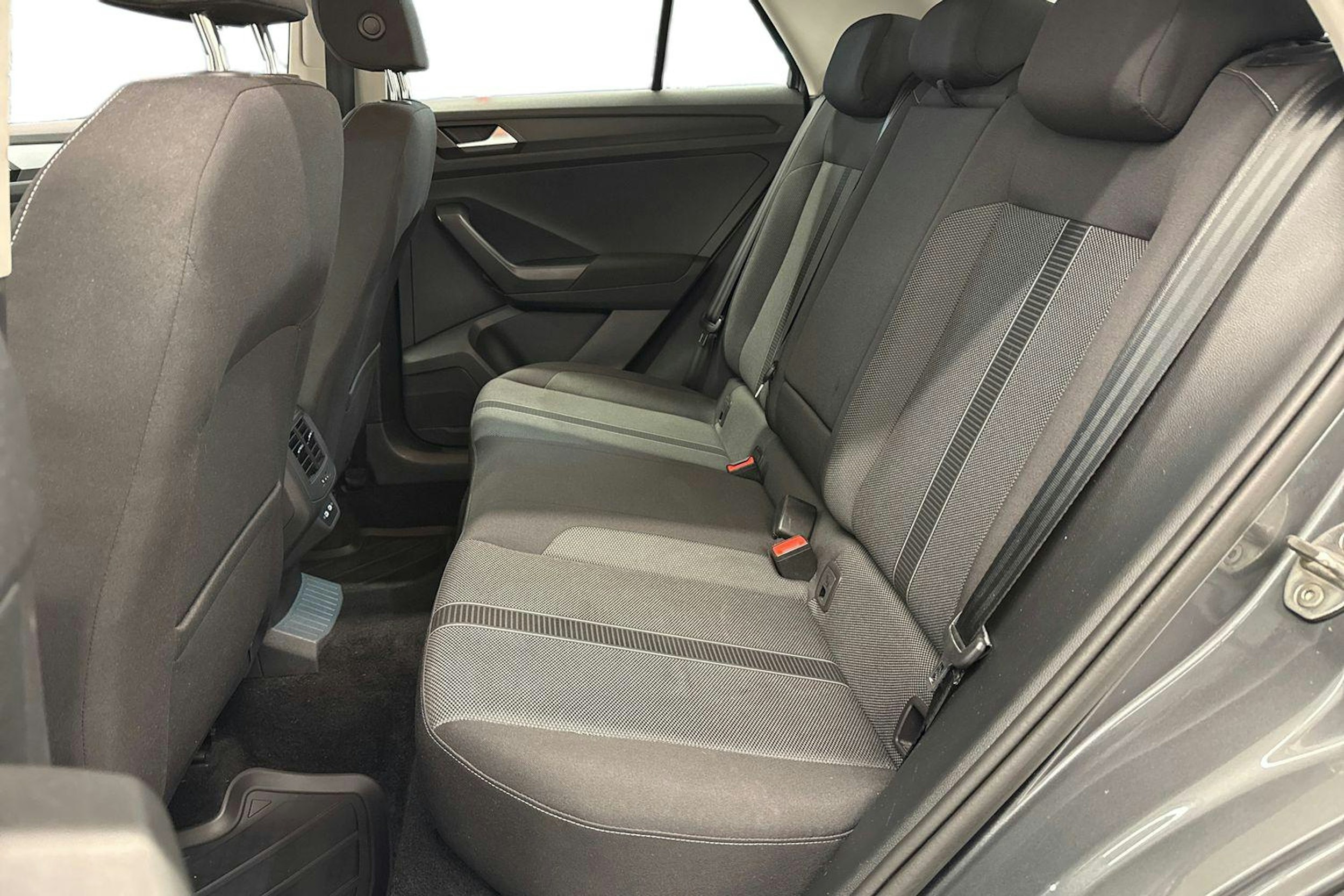 Harmaa Volkswagen T-Roc 2023 kuva 10.