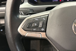 Harmaa Volkswagen T-Roc 2023 kuva 17.