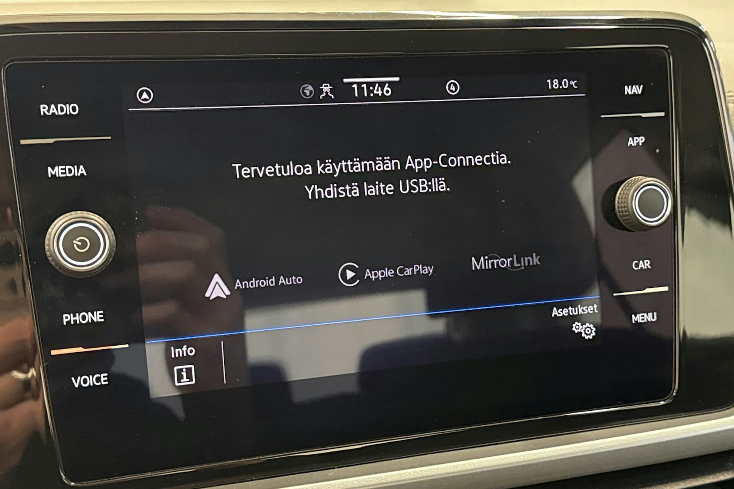 Harmaa Volkswagen T-Roc 2023 kuva 21.