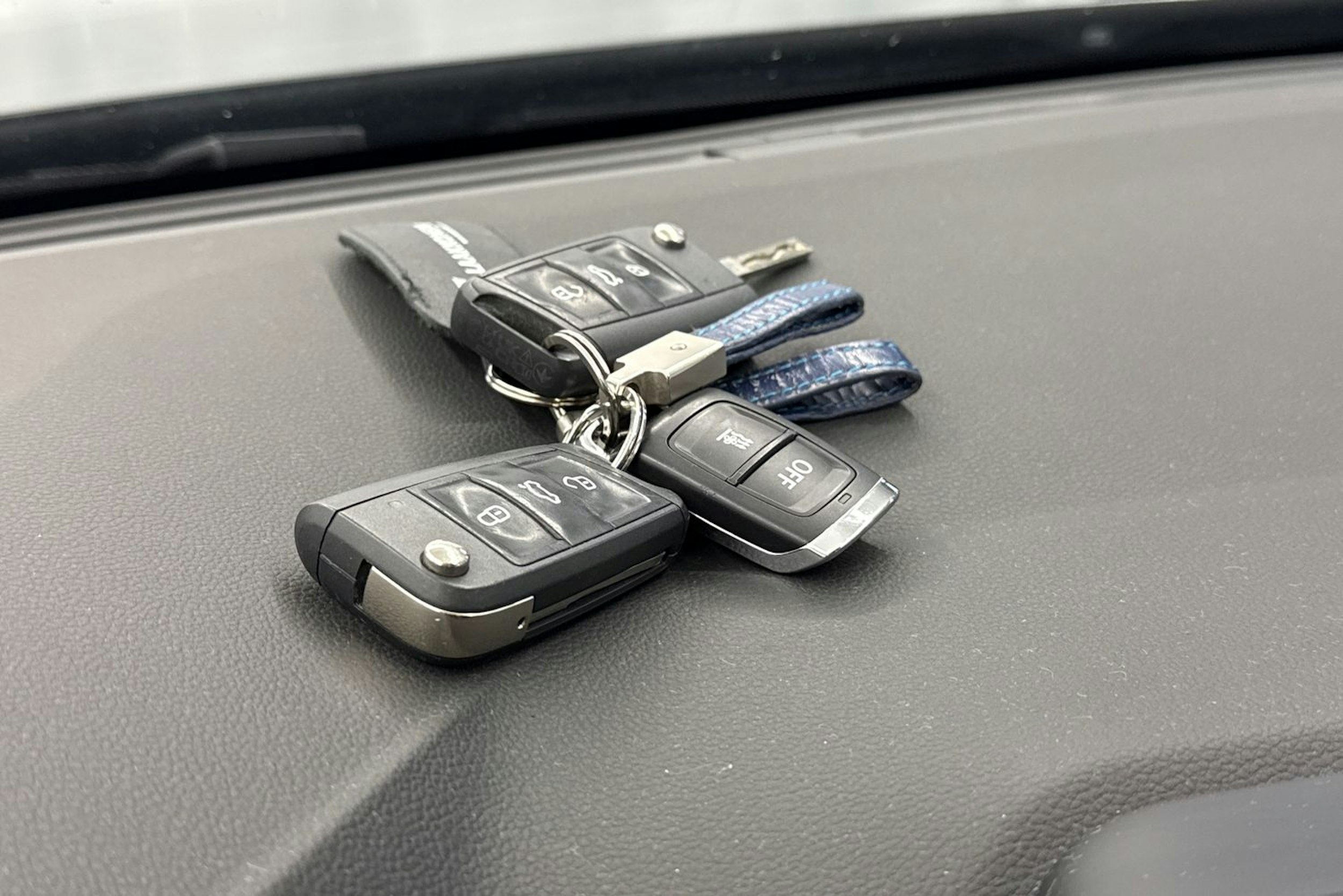 Harmaa Volkswagen T-Roc 2023 kuva 23.