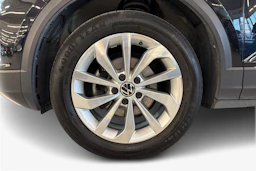 musta Volkswagen T-Roc 2023 kuva 12.