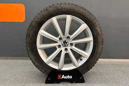 musta Volkswagen T-Roc 2023 kuva 15.