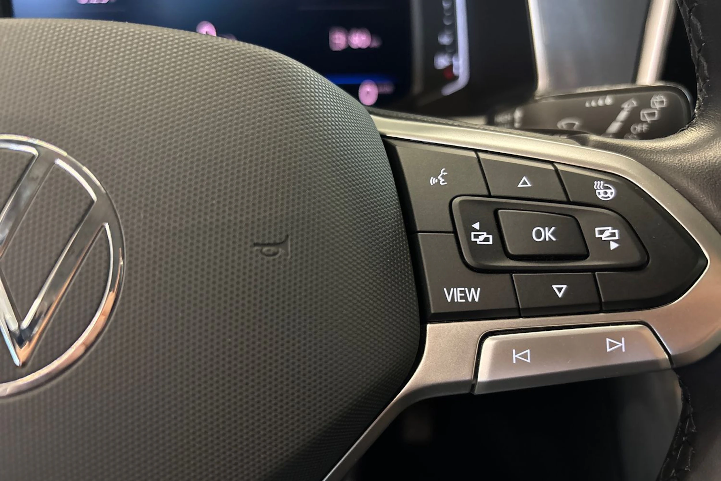 musta Volkswagen T-Roc 2023 kuva 19.