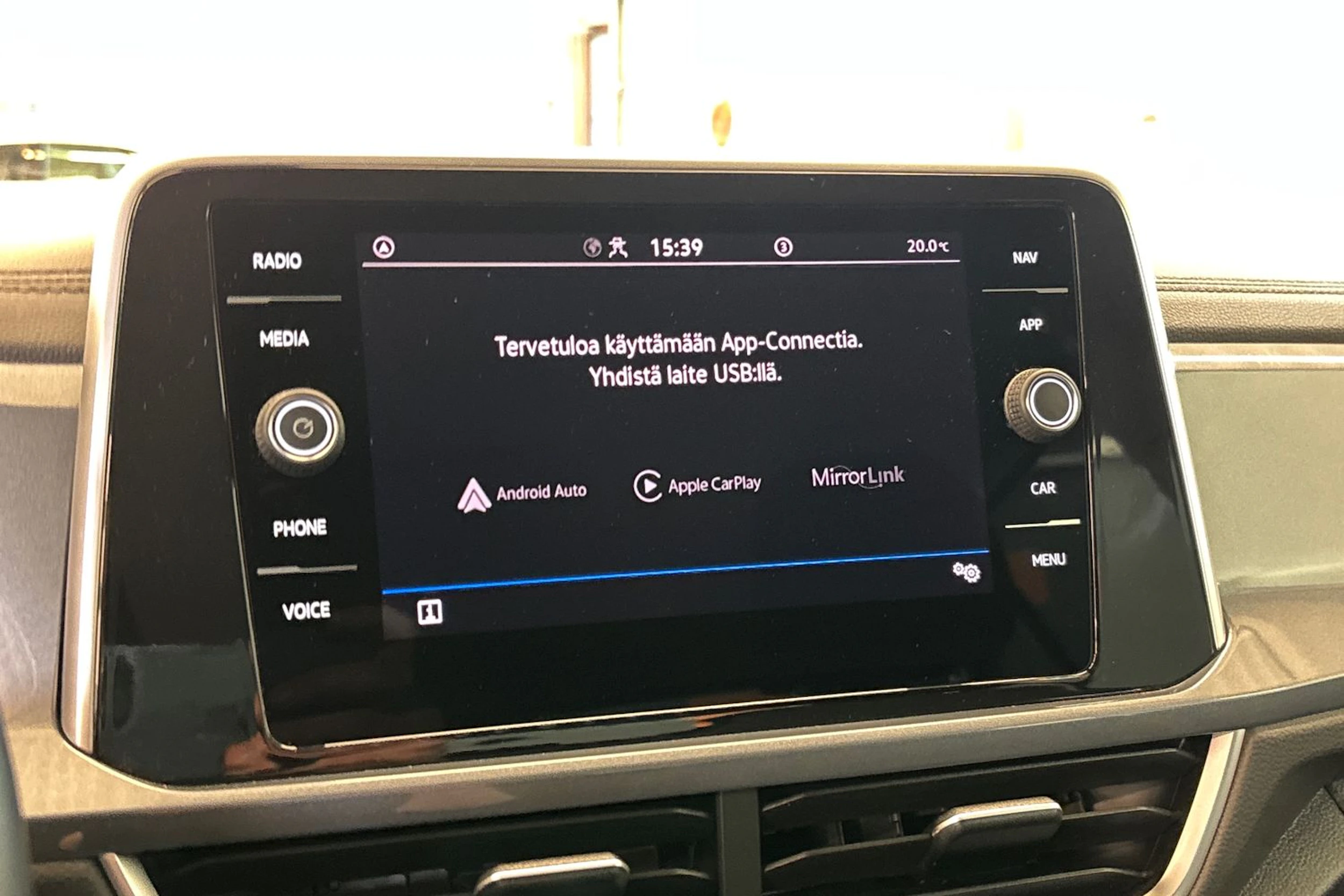 musta Volkswagen T-Roc 2023 kuva 20.