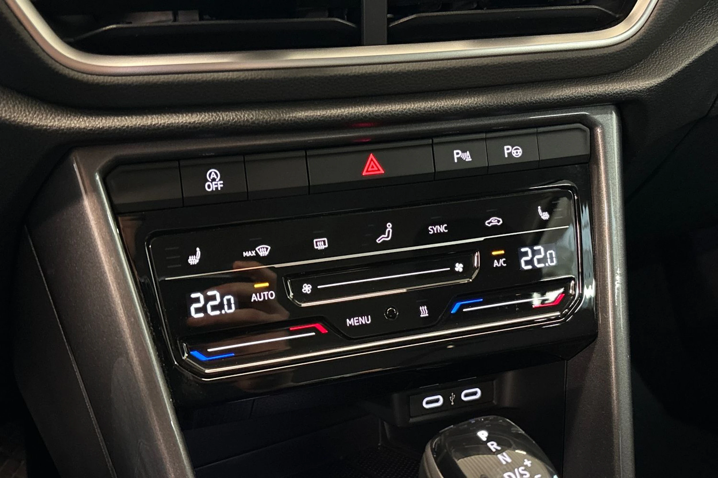musta Volkswagen T-Roc 2023 kuva 22.