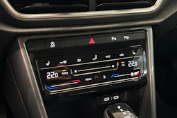 musta Volkswagen T-Roc 2023 kuva 22.