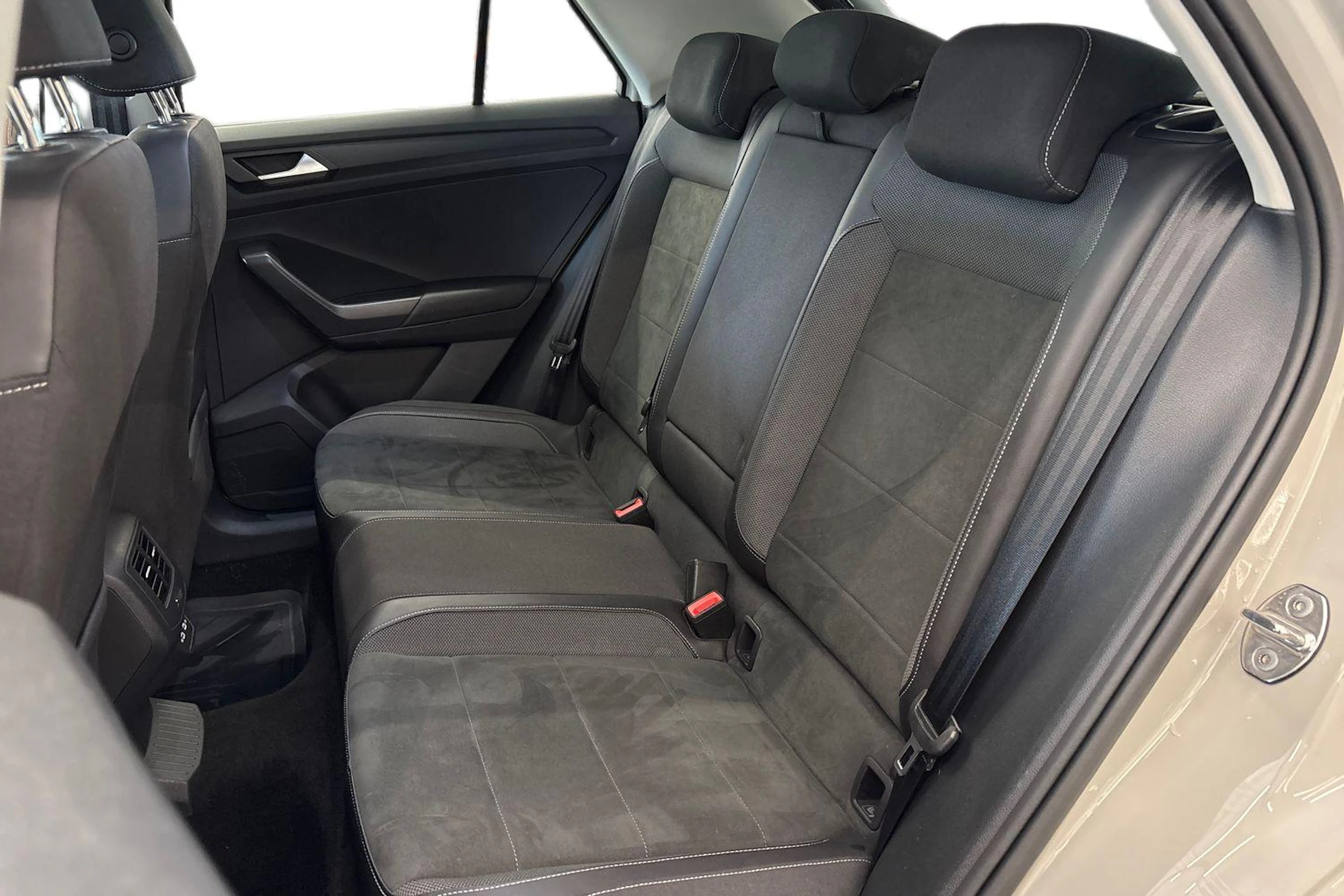 harmaa Volkswagen T-Roc 2023 kuva 8.