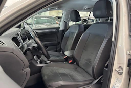 harmaa Volkswagen T-Roc 2023 kuva 11.
