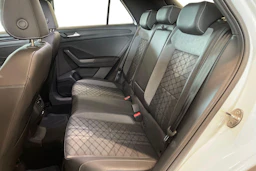 valkoinen Volkswagen T-Roc 2023 kuva 8.