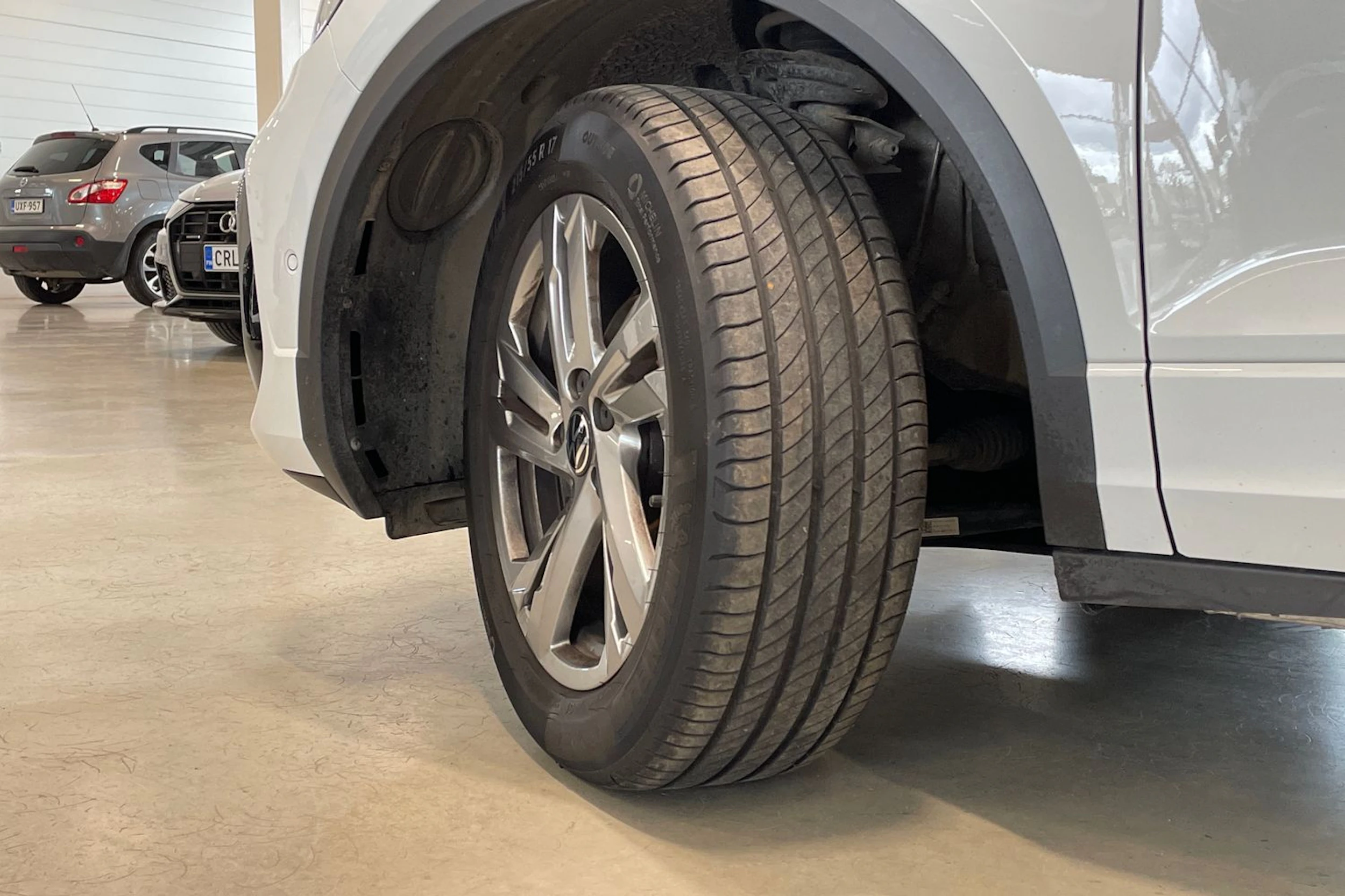 valkoinen Volkswagen T-Roc 2023 kuva 10.