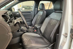 valkoinen Volkswagen T-Roc 2023 kuva 11.