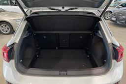 valkoinen Volkswagen T-Roc 2023 kuva 26.