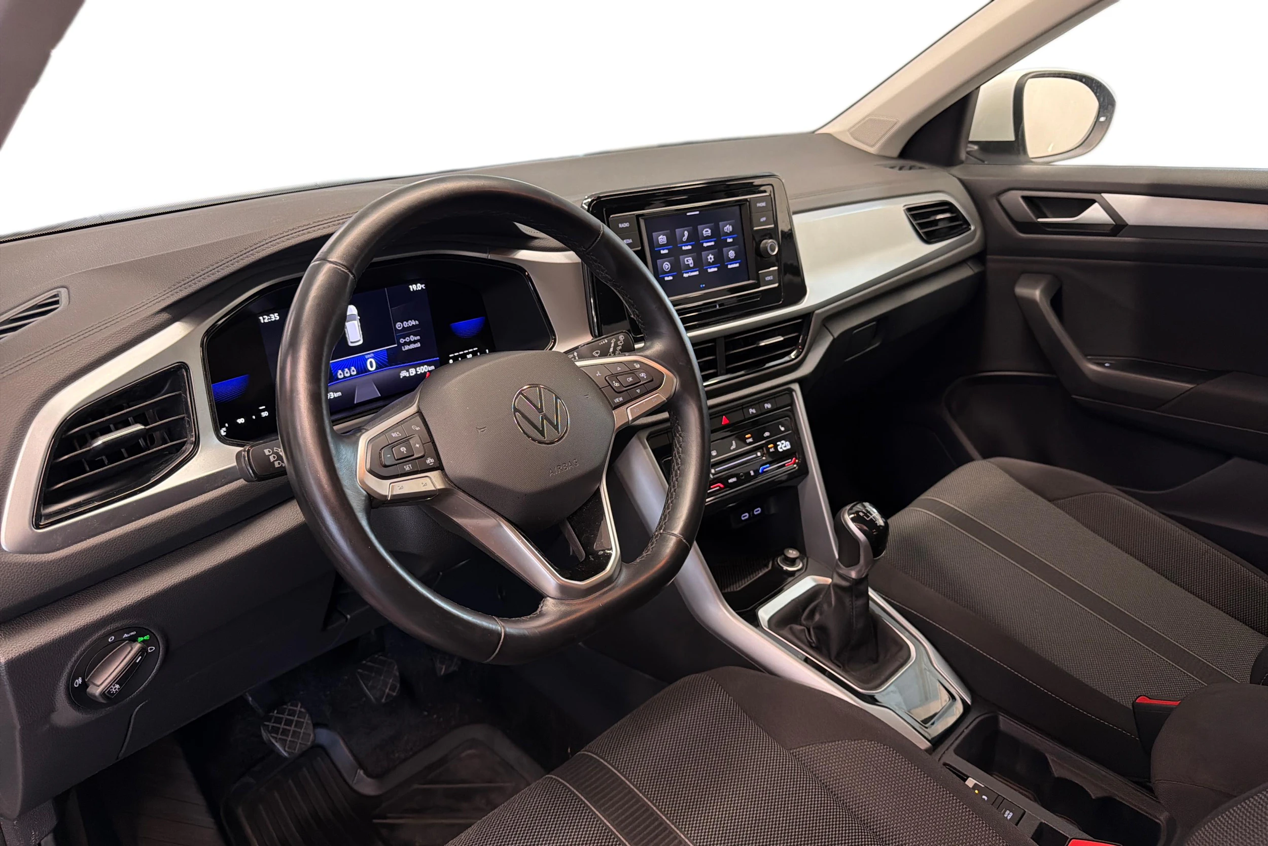 valkoinen Volkswagen T-Roc 2023 kuva 8.