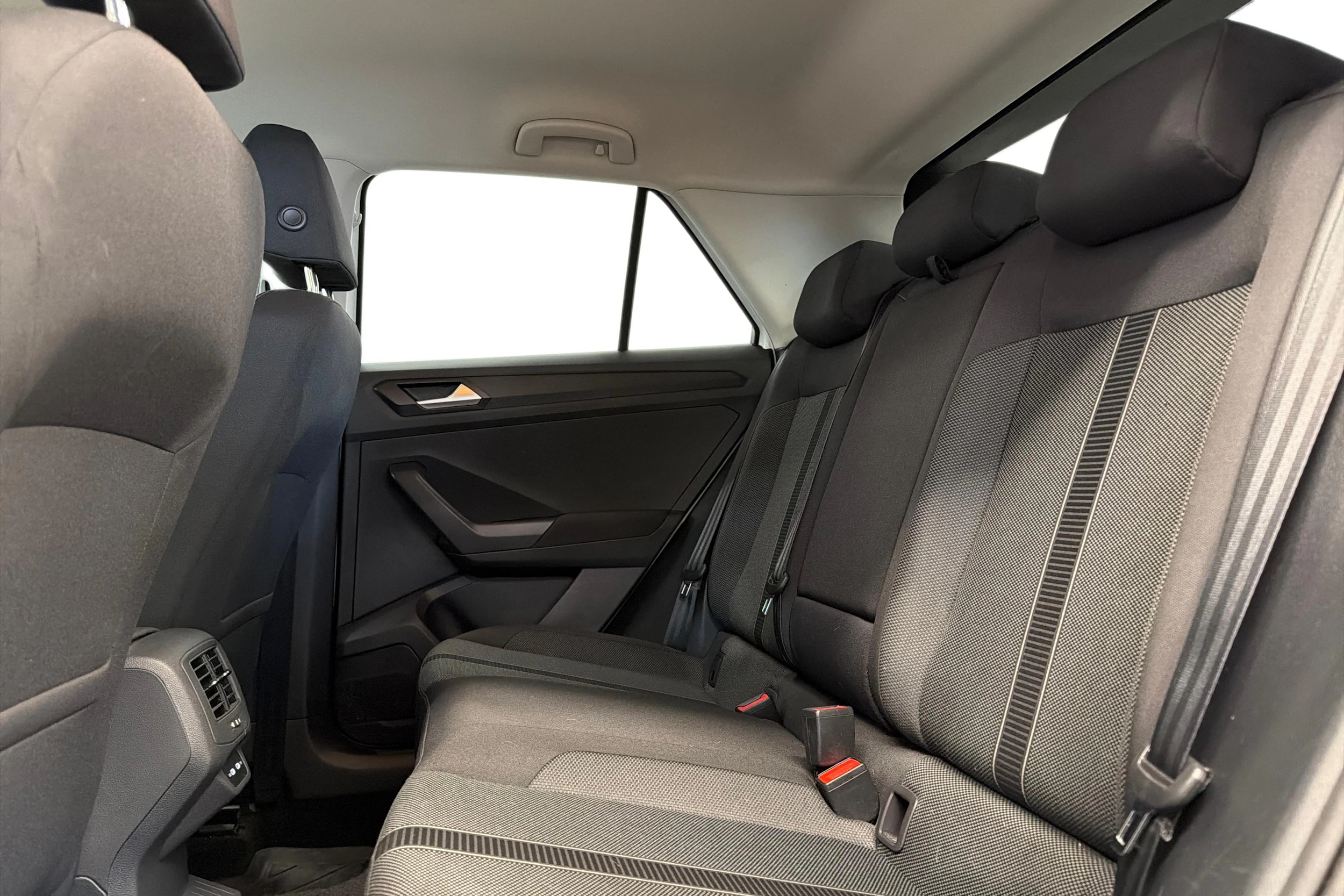 valkoinen Volkswagen T-Roc 2023 kuva 11.