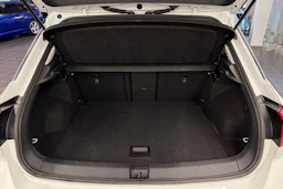 valkoinen Volkswagen T-Roc 2023 kuva 15.