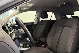 valkoinen Volkswagen T-Roc 2023 kuva 16.