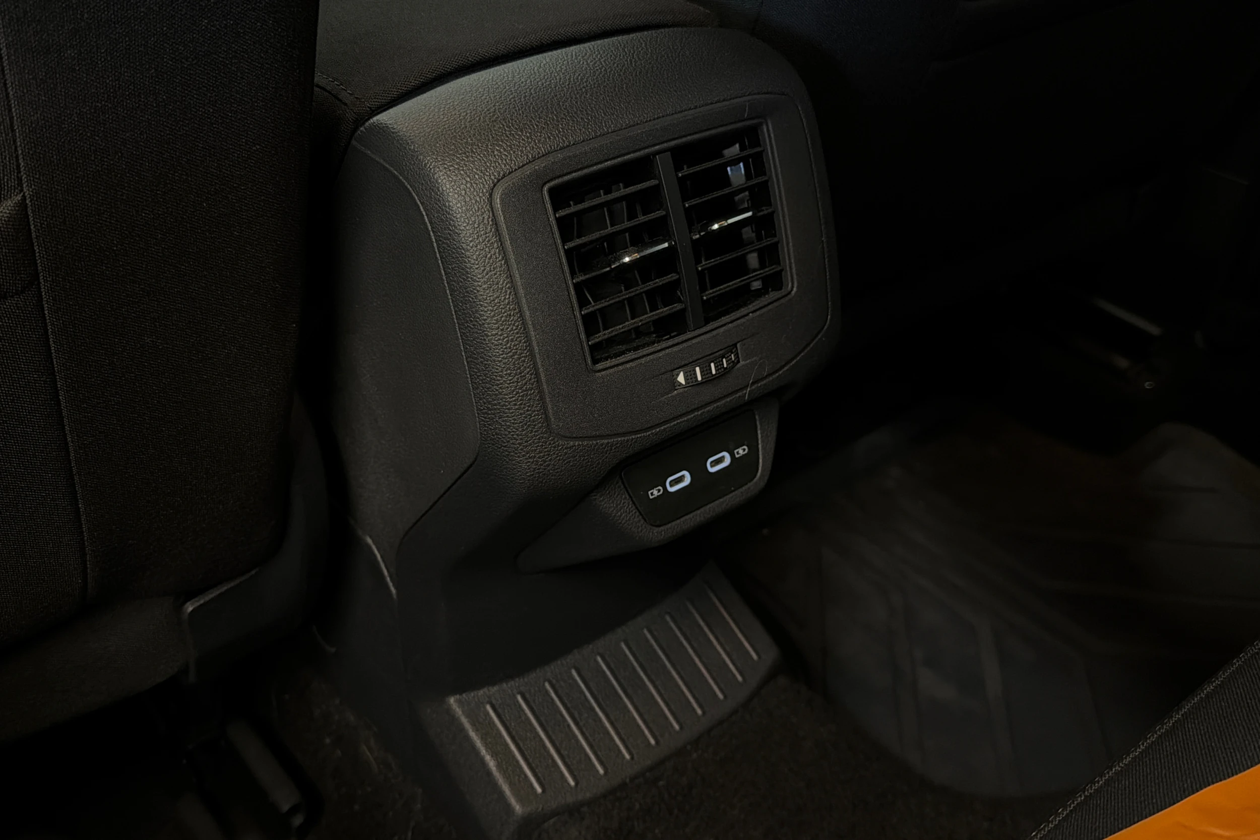 valkoinen Volkswagen T-Roc 2023 kuva 17.