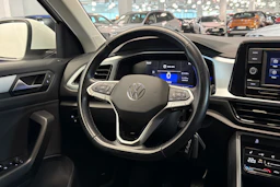 valkoinen Volkswagen T-Roc 2023 kuva 18.