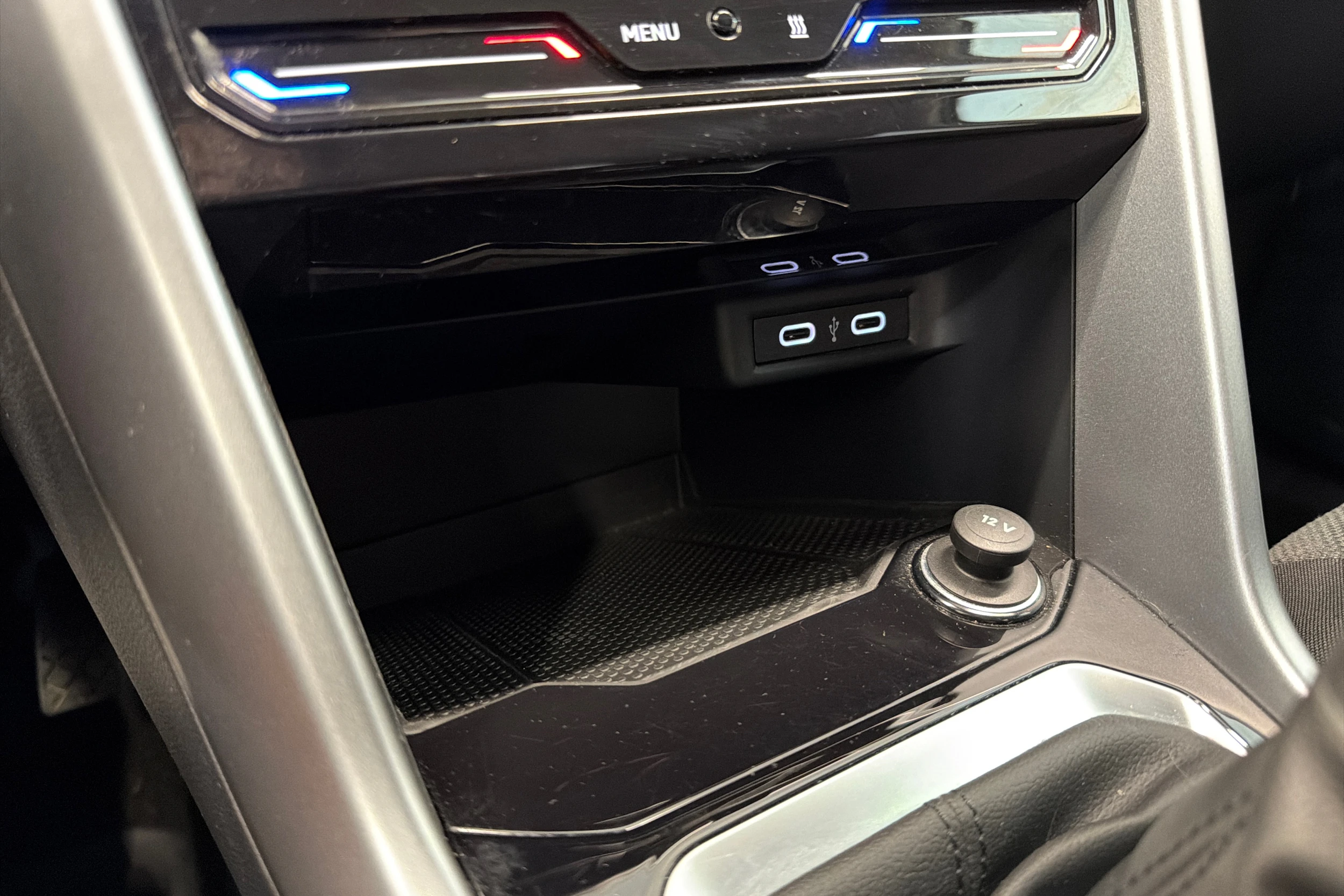 valkoinen Volkswagen T-Roc 2023 kuva 25.