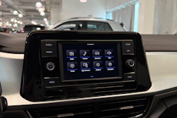 valkoinen Volkswagen T-Roc 2023 kuva 27.