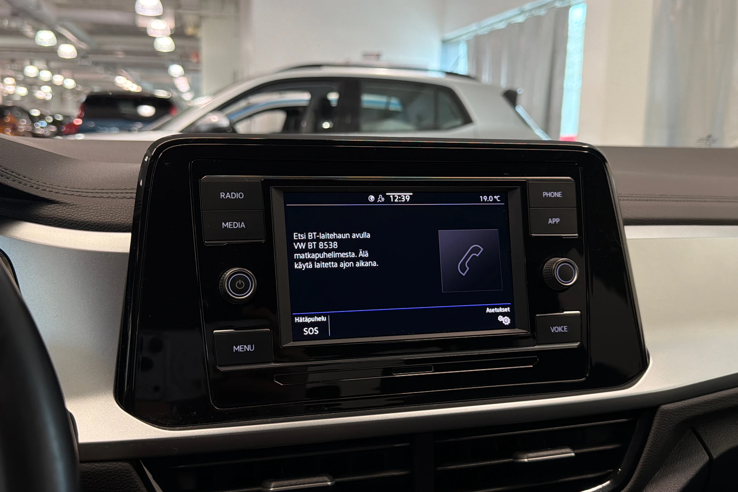 valkoinen Volkswagen T-Roc 2023 kuva 29.