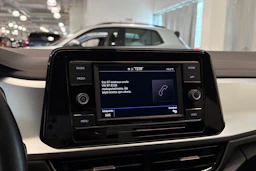 valkoinen Volkswagen T-Roc 2023 kuva 29.