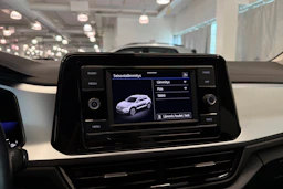 valkoinen Volkswagen T-Roc 2023 kuva 32.