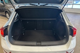 valkoinen Volkswagen T-Roc 2023 kuva 15.