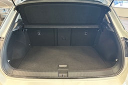 valkoinen Volkswagen T-Roc 2023 kuva 17.