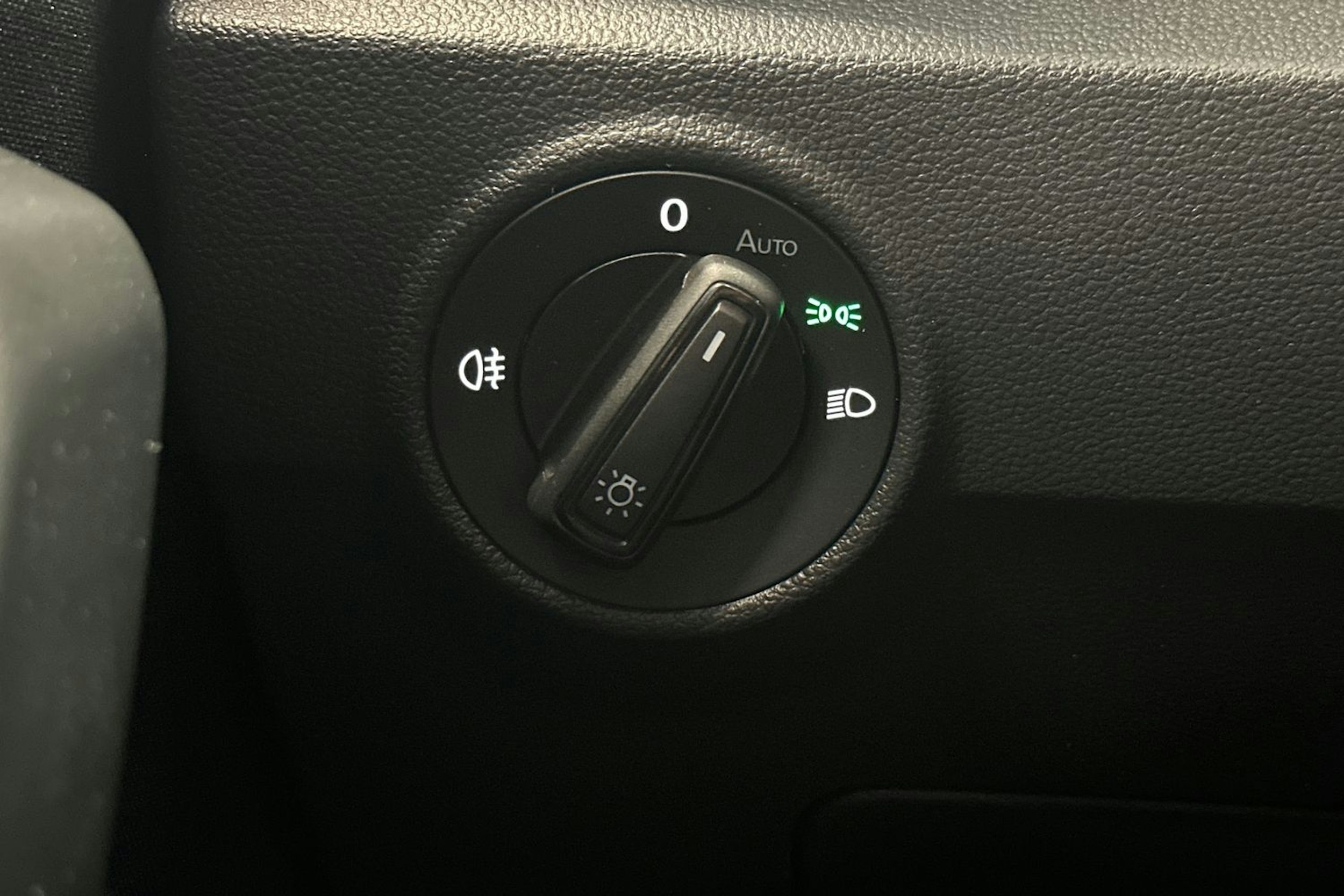 valkoinen Volkswagen T-Roc 2023 kuva 20.