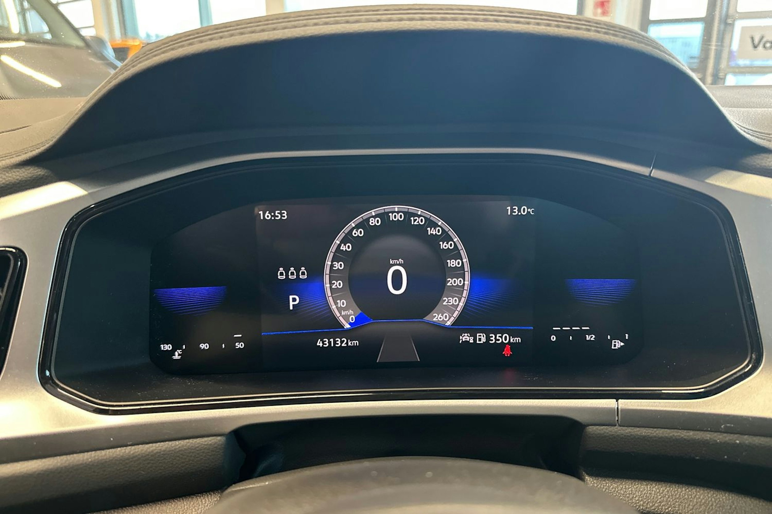 valkoinen Volkswagen T-Roc 2023 kuva 22.