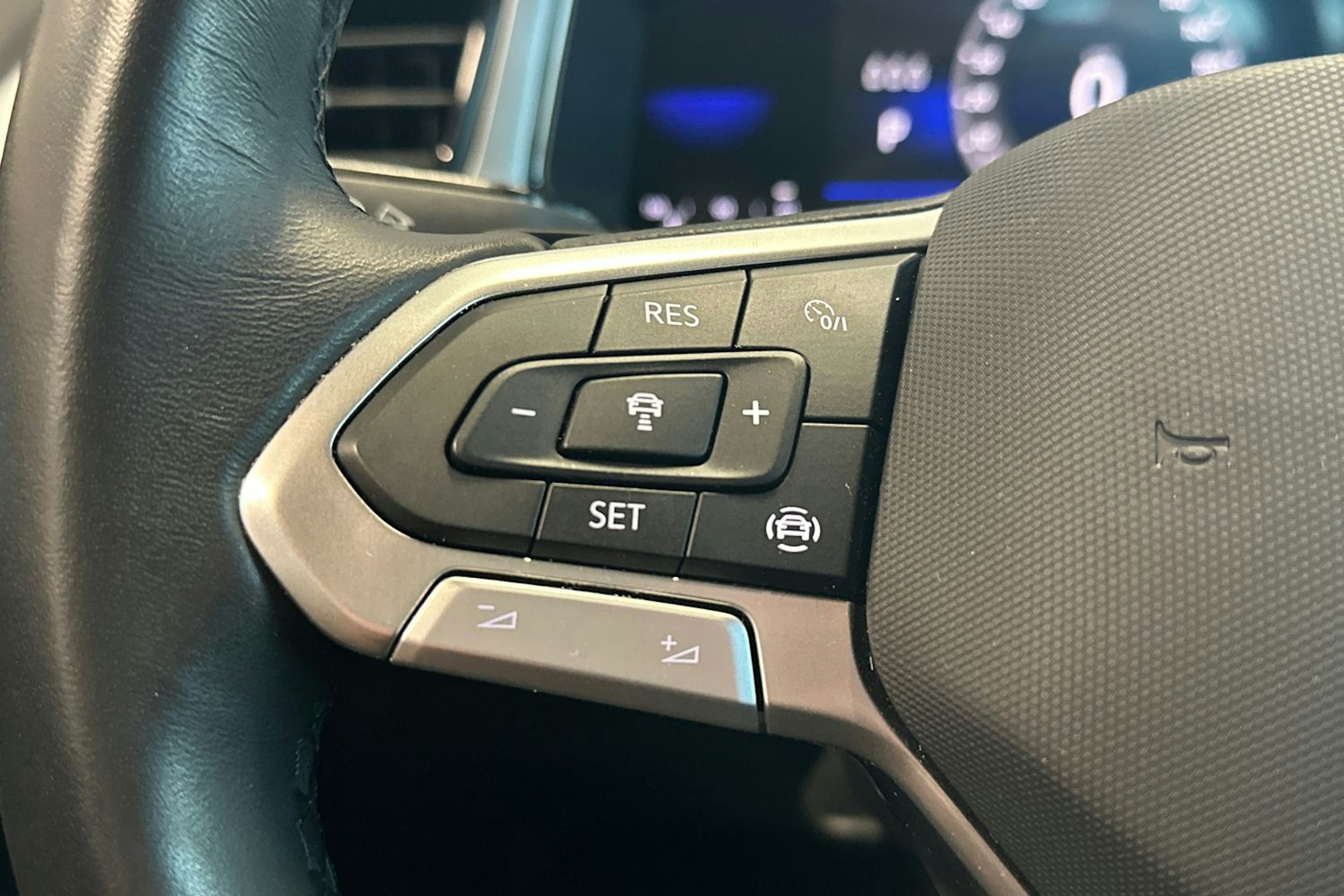 valkoinen Volkswagen T-Roc 2023 kuva 23.