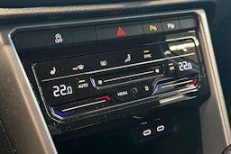 valkoinen Volkswagen T-Roc 2023 kuva 29.