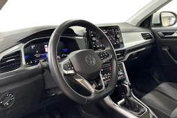 valkoinen Volkswagen T-Roc 2023 kuva 8.