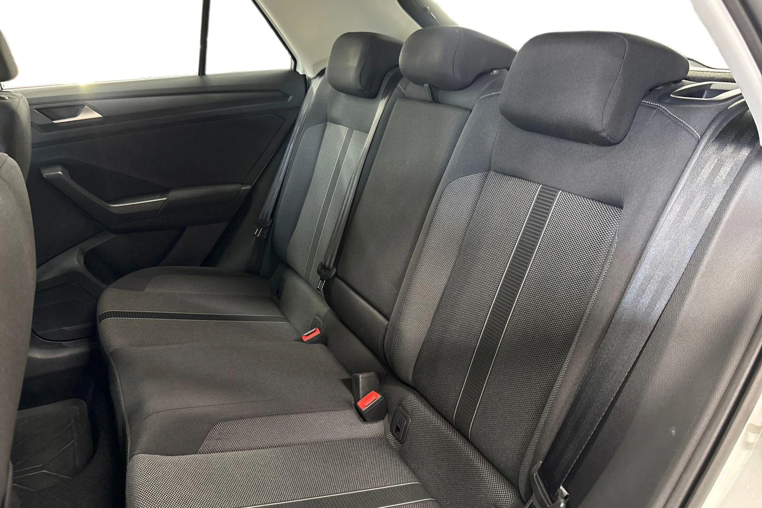 valkoinen Volkswagen T-Roc 2023 kuva 11.