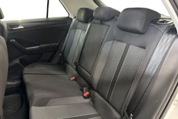 valkoinen Volkswagen T-Roc 2023 kuva 11.