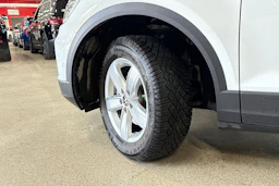 valkoinen Volkswagen T-Roc 2023 kuva 13.