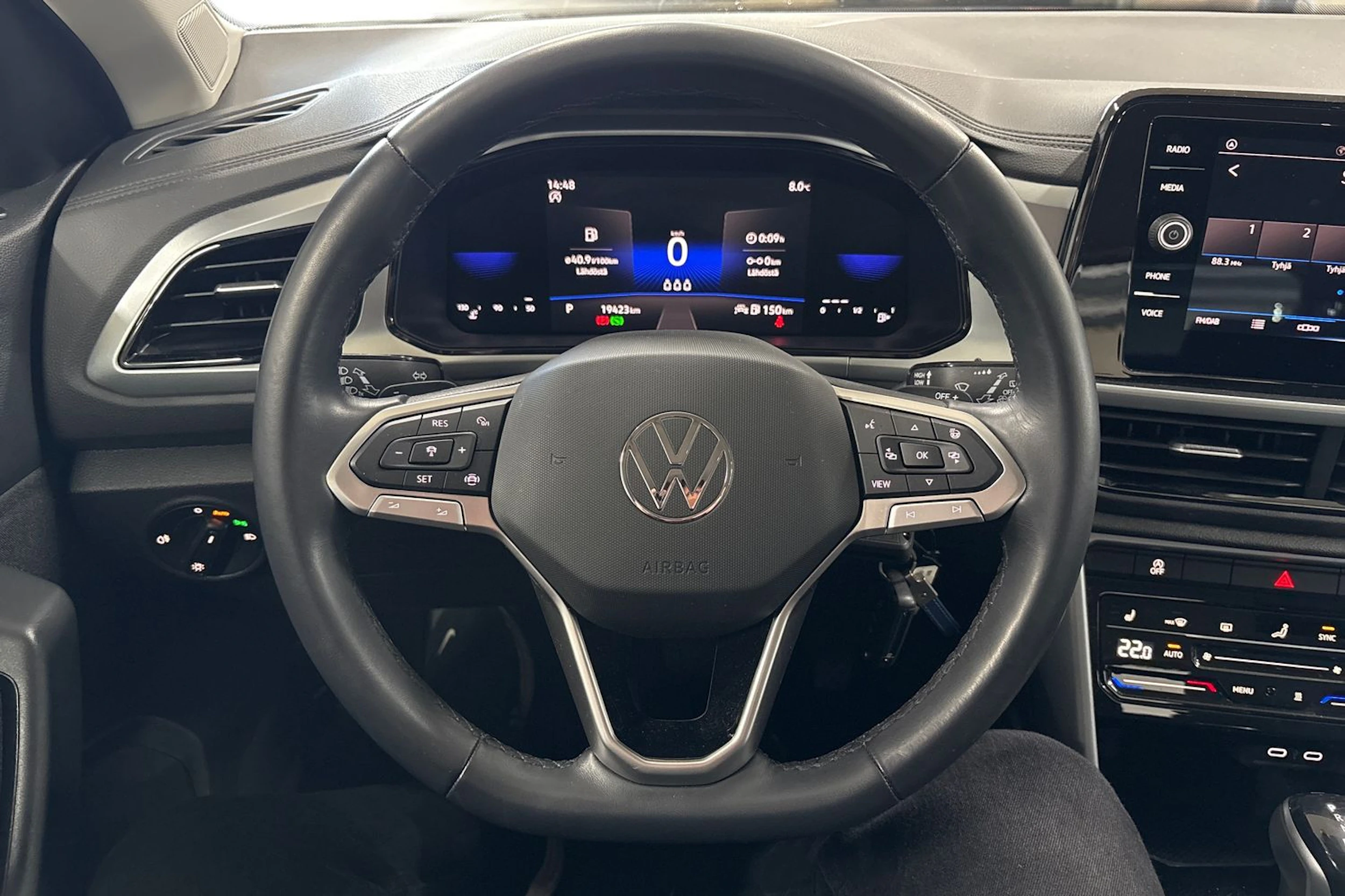 valkoinen Volkswagen T-Roc 2023 kuva 15.