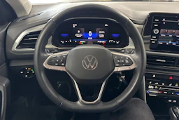 valkoinen Volkswagen T-Roc 2023 kuva 15.