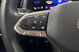 valkoinen Volkswagen T-Roc 2023 kuva 17.