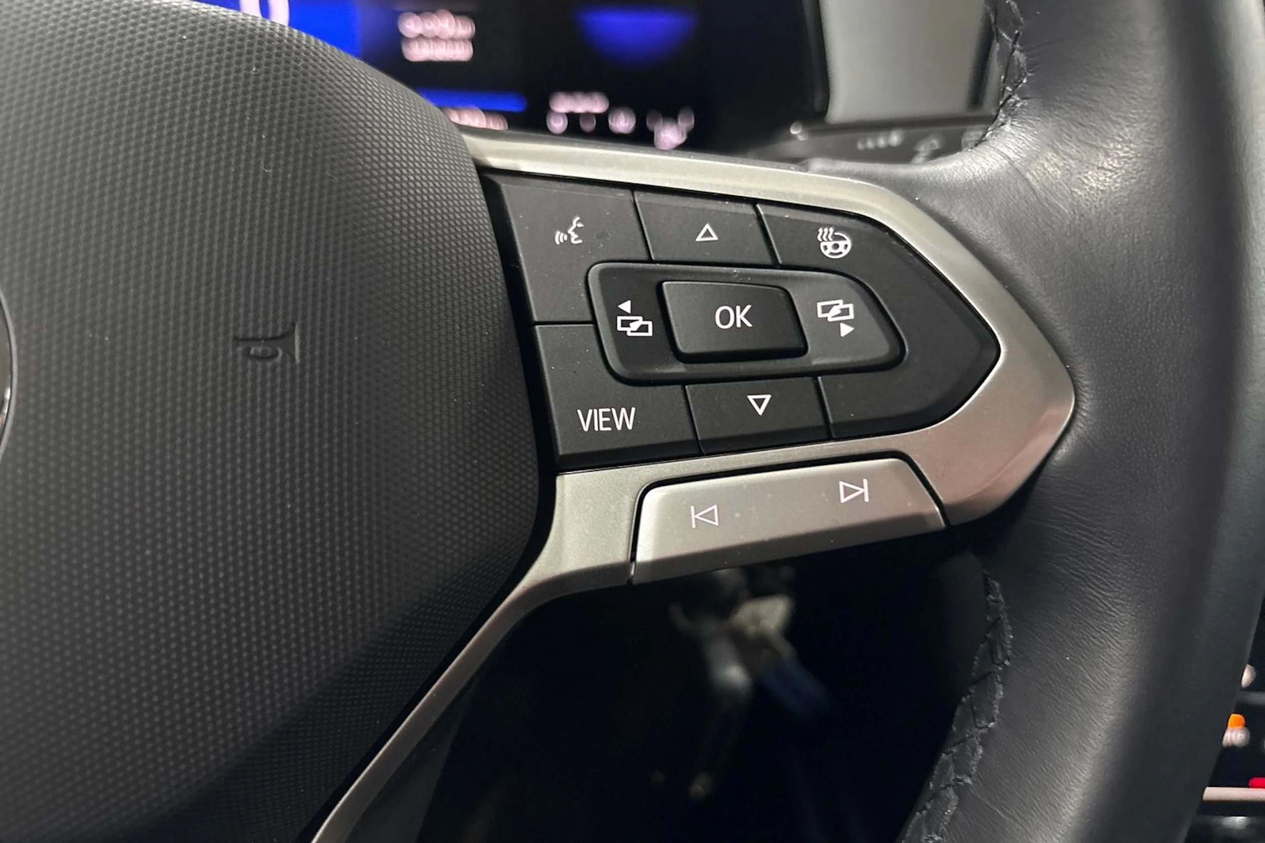 valkoinen Volkswagen T-Roc 2023 kuva 18.