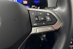 valkoinen Volkswagen T-Roc 2023 kuva 18.