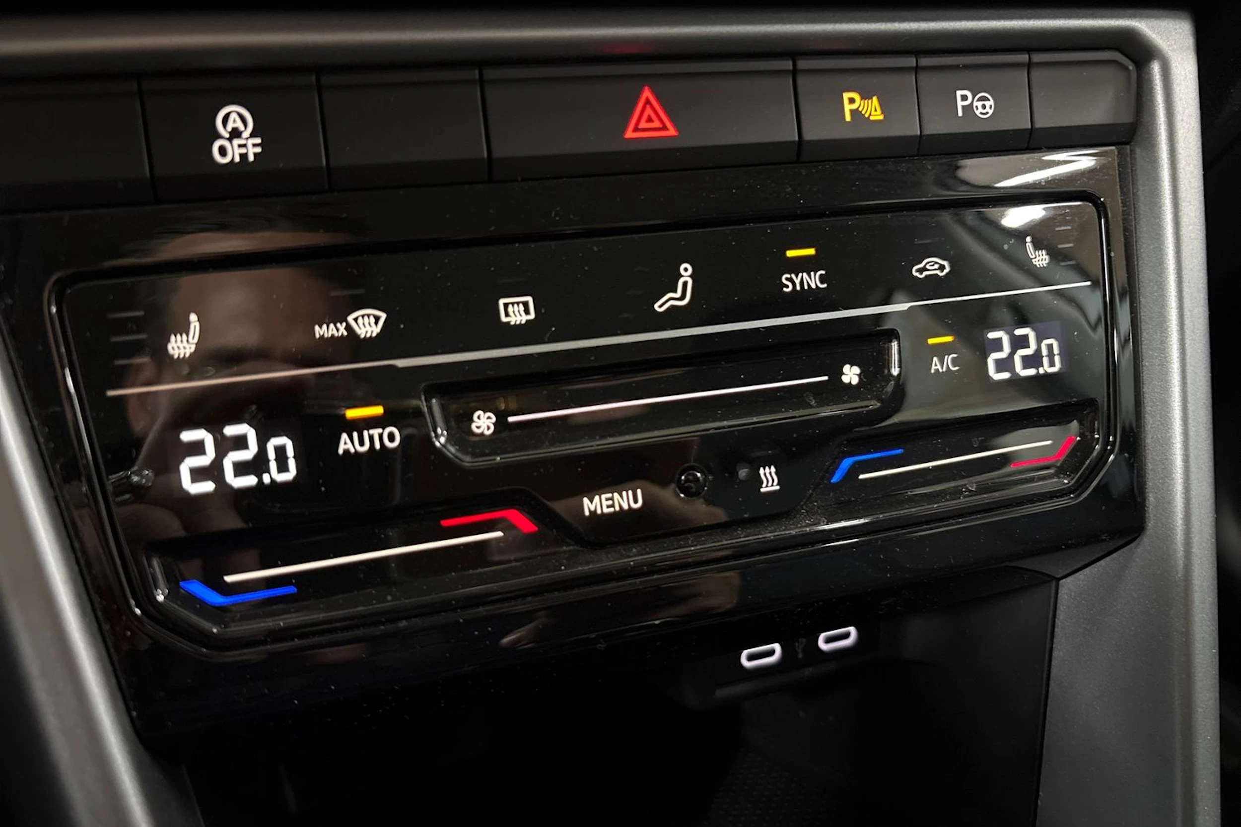 valkoinen Volkswagen T-Roc 2023 kuva 24.